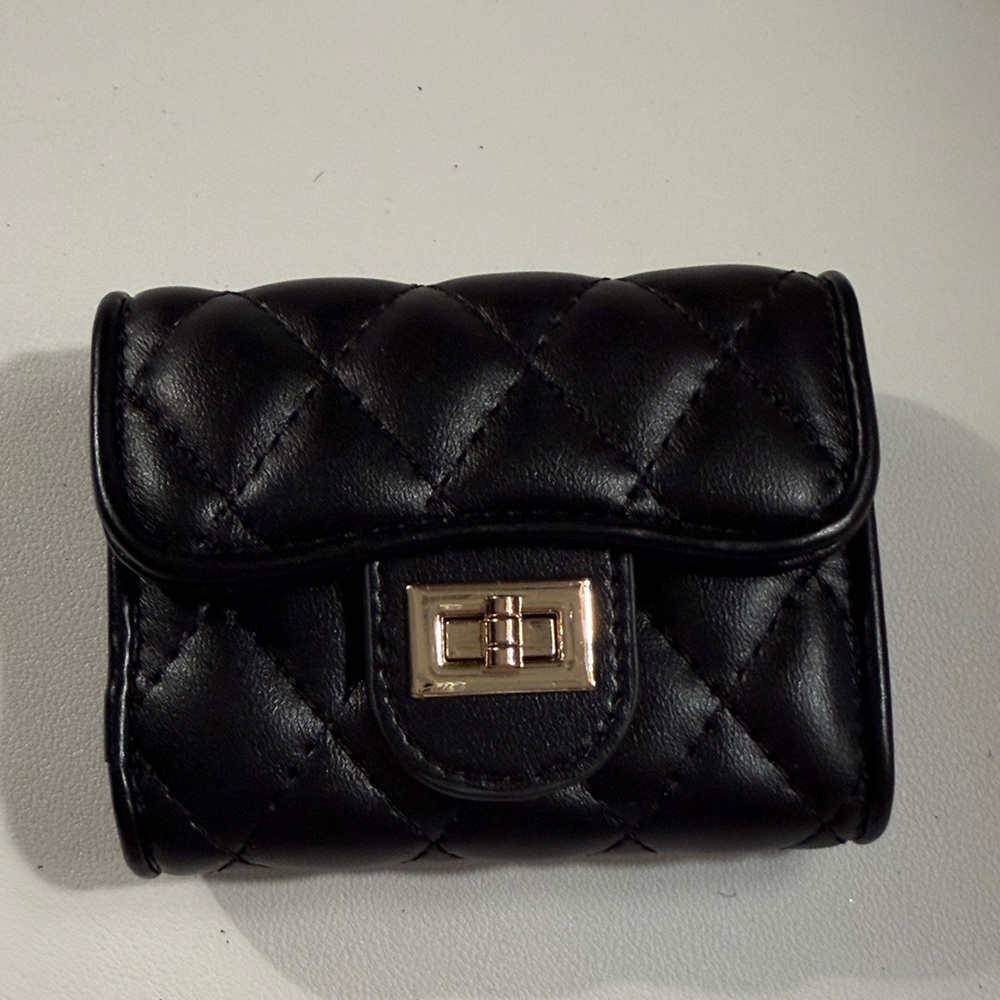 Elegant Black Quilted Women's Bag